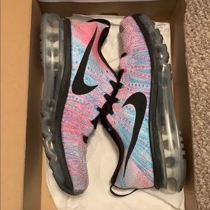 Nike Flyknit Max